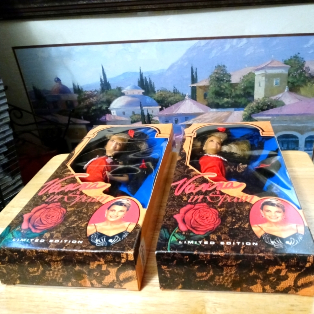 Get 1 Vanna White In SPAIN Doll Set 🎠🏩In The Box,Never Played With,Gift Giving